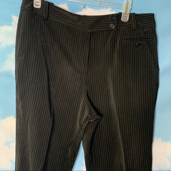 Larry Levine- Black Pinstriped Dress Capri size 12 - Picture 2 of 12